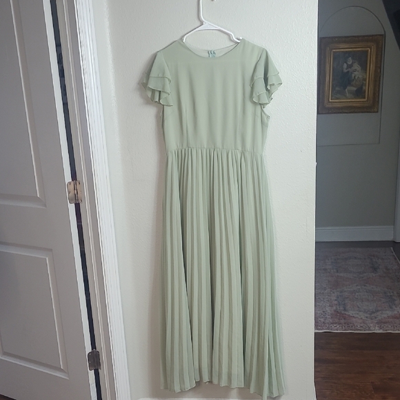 no brand Dresses & Skirts - Elegant Sage Green Pleated Maxi Dress Size M
